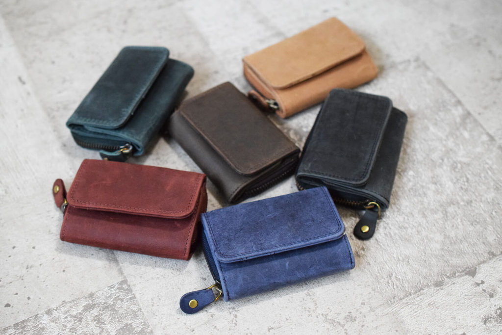 クリスマスに贈りたい「tiny」 ペア財布としてぴったりな三つ折りミニ財布！│革と暮らすブログ
