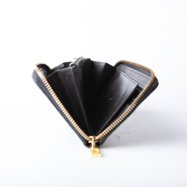 岡山デニム長財布を開いた状態側面から撮影した写真