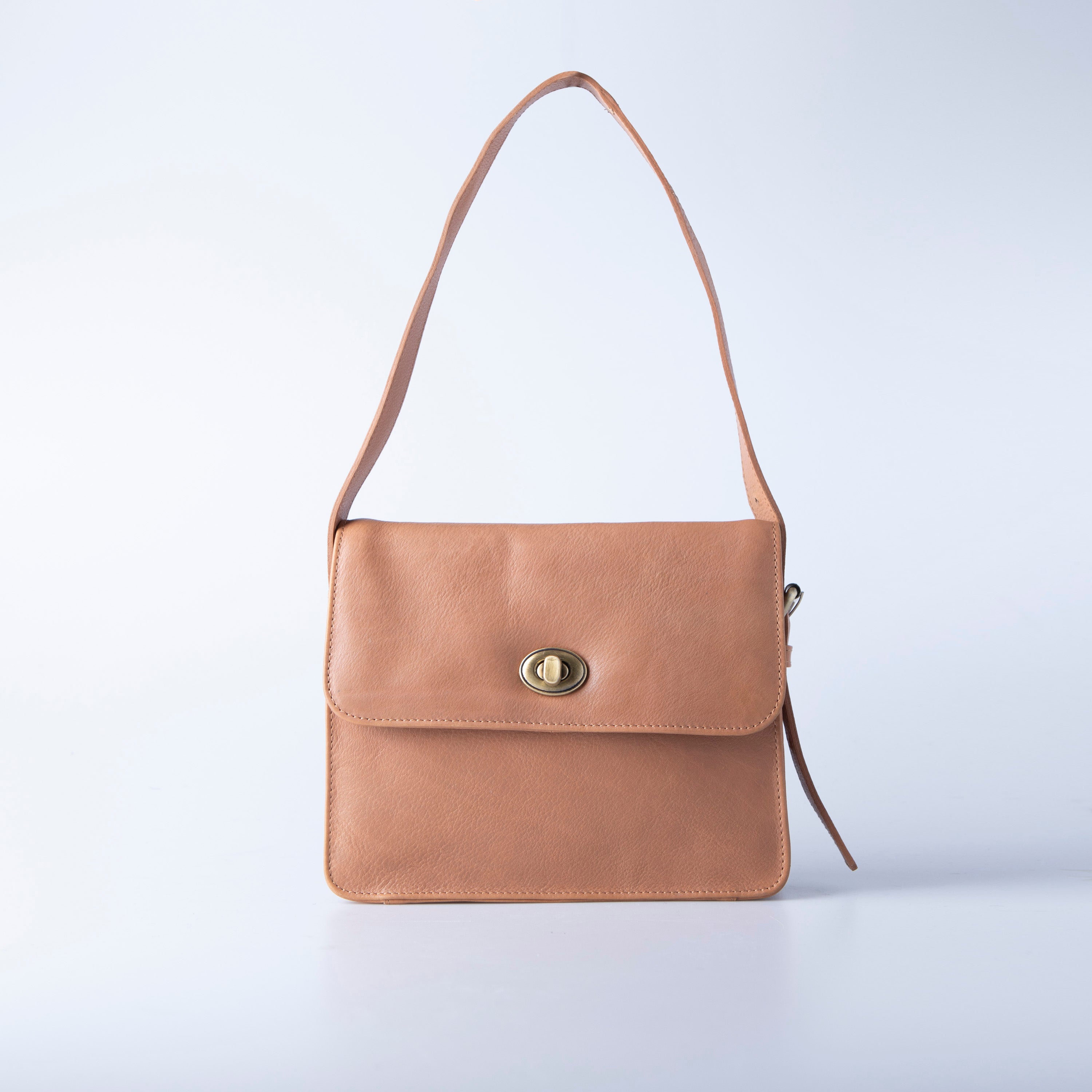Aprila スクエア ショルダーバッグ ベジタブルタンニンレザー Mollis