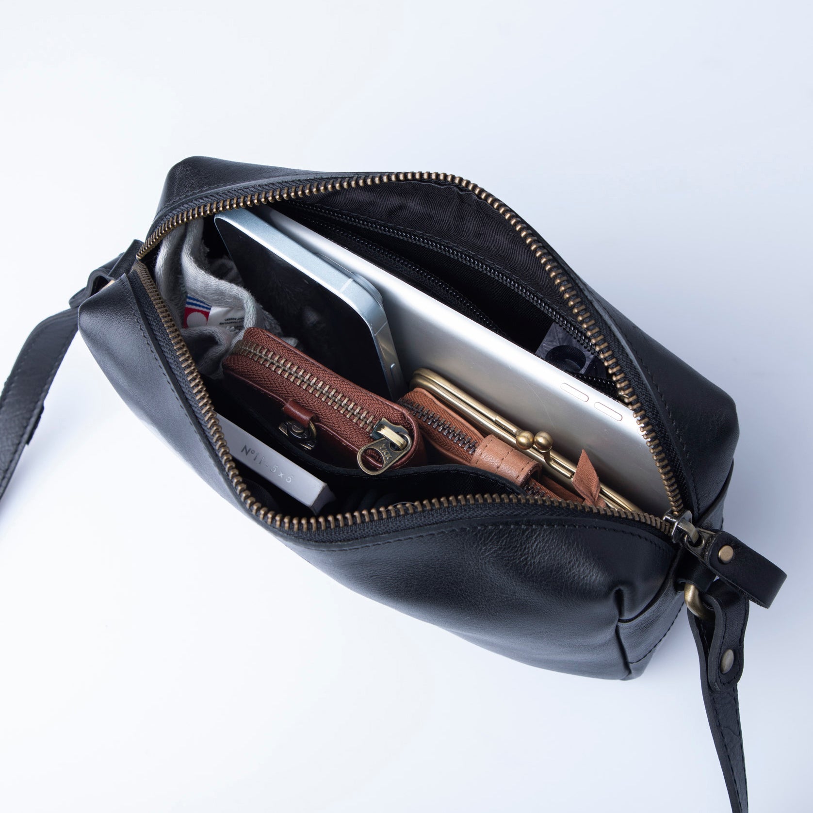 Virano ショルダーバッグ Lサイズ 斜めがけ Volta