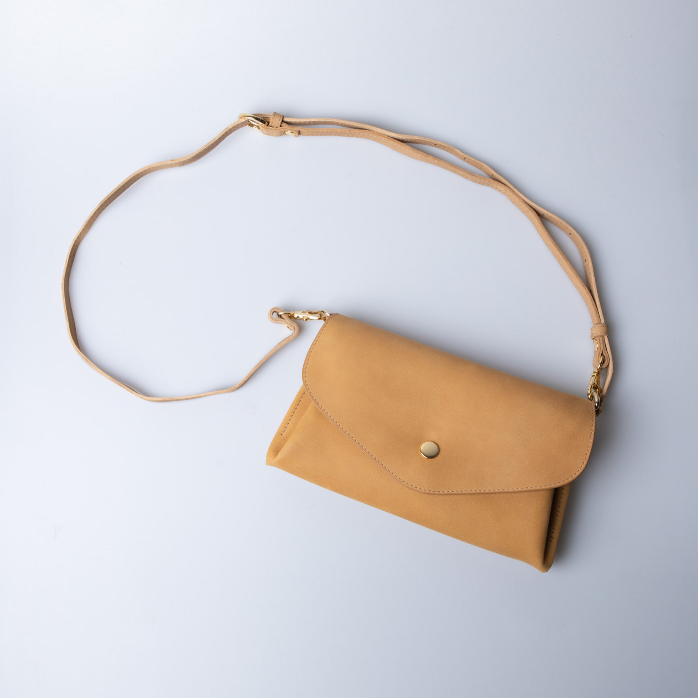 キャメルのギャルソンウォレット