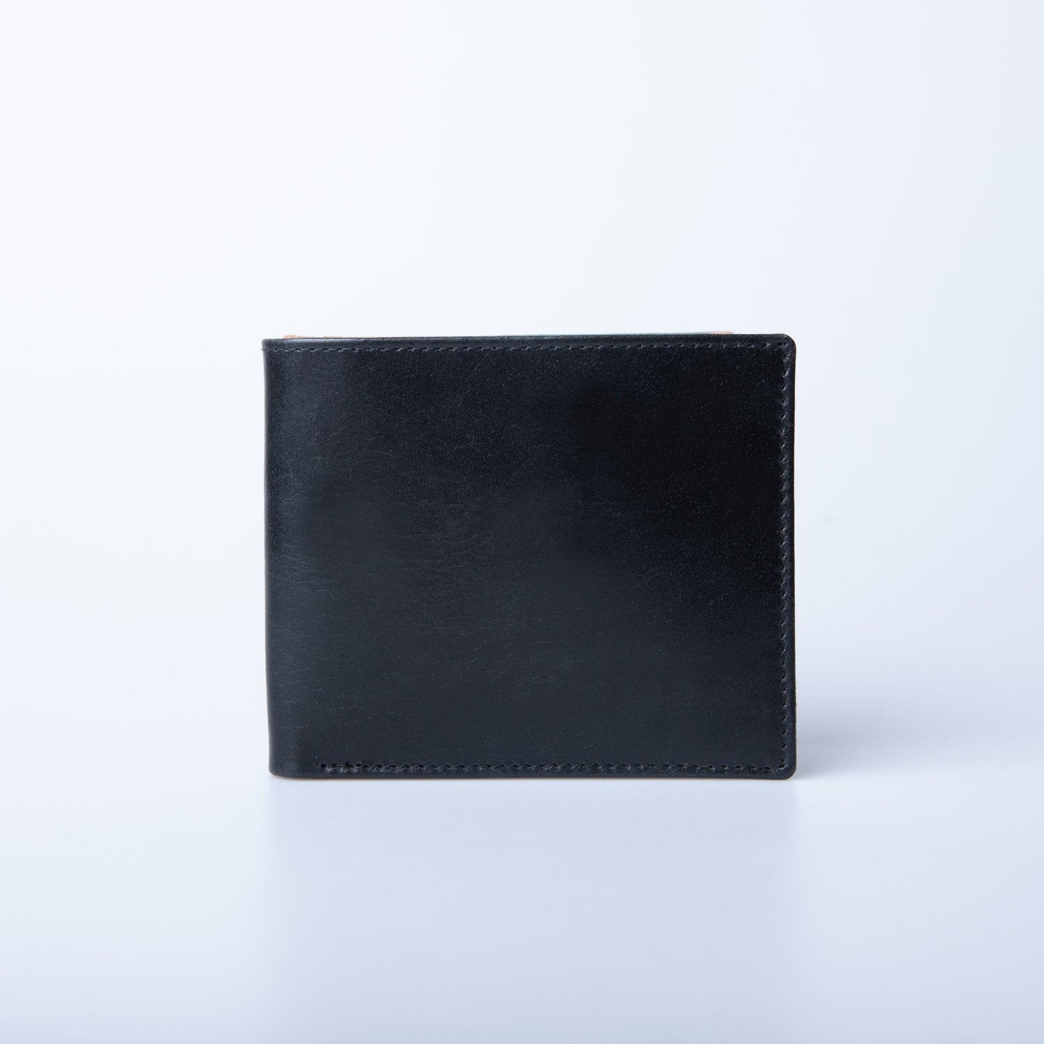 ブラックのシンプルな二つ折り財布