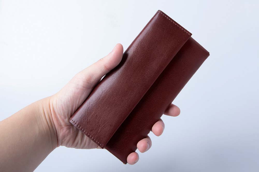 TIDYシリーズ最小最軽量。イタリアンレザー使用の美しく機能的な小さい長財布【TIDY pot Volta】
