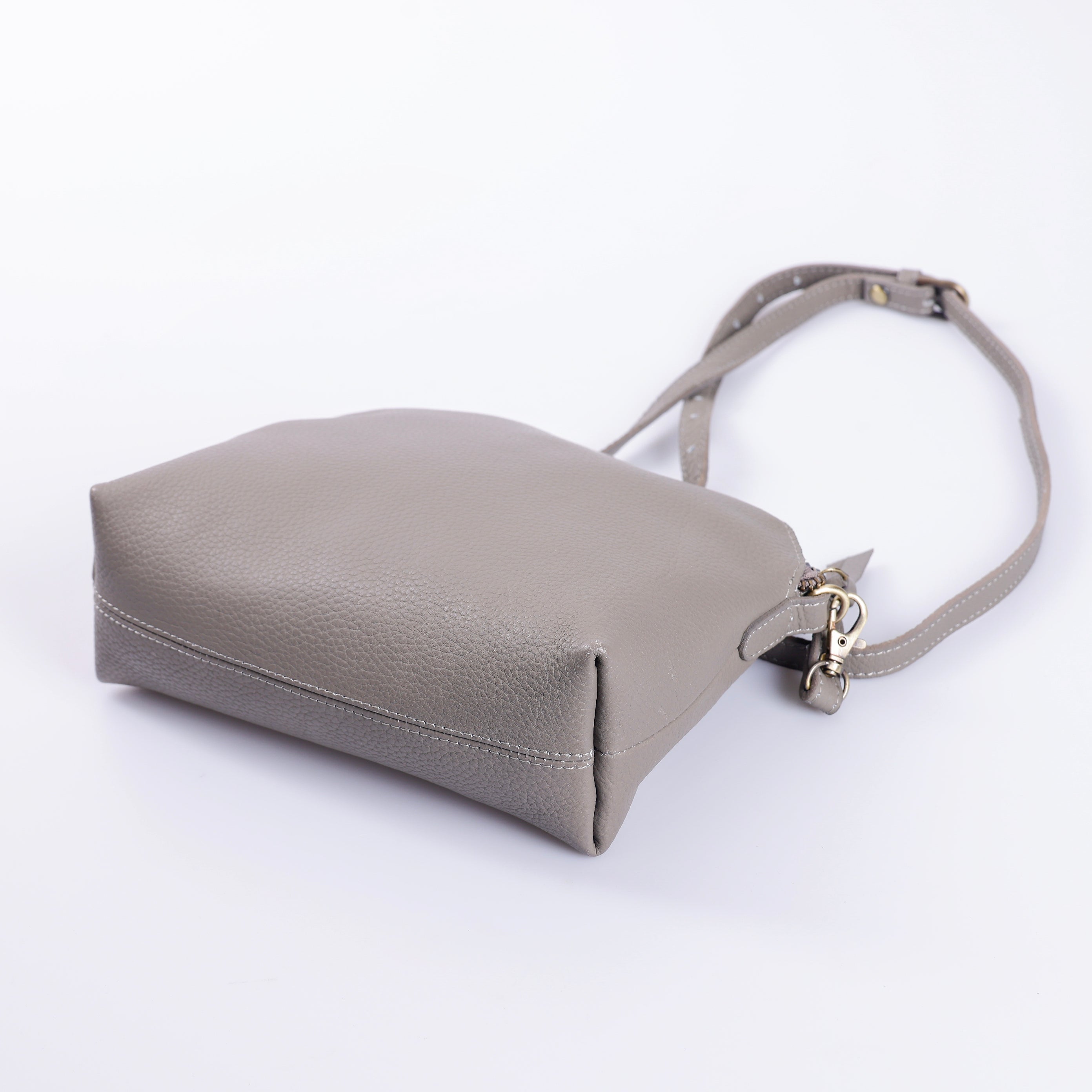 良品 マルニ 2way パンチングレザー ハンドバッグ ショルダー ライトグレー SHIPS｜quaranciel: ライン 2way ショルダー バッグ | Rakuten Fashion