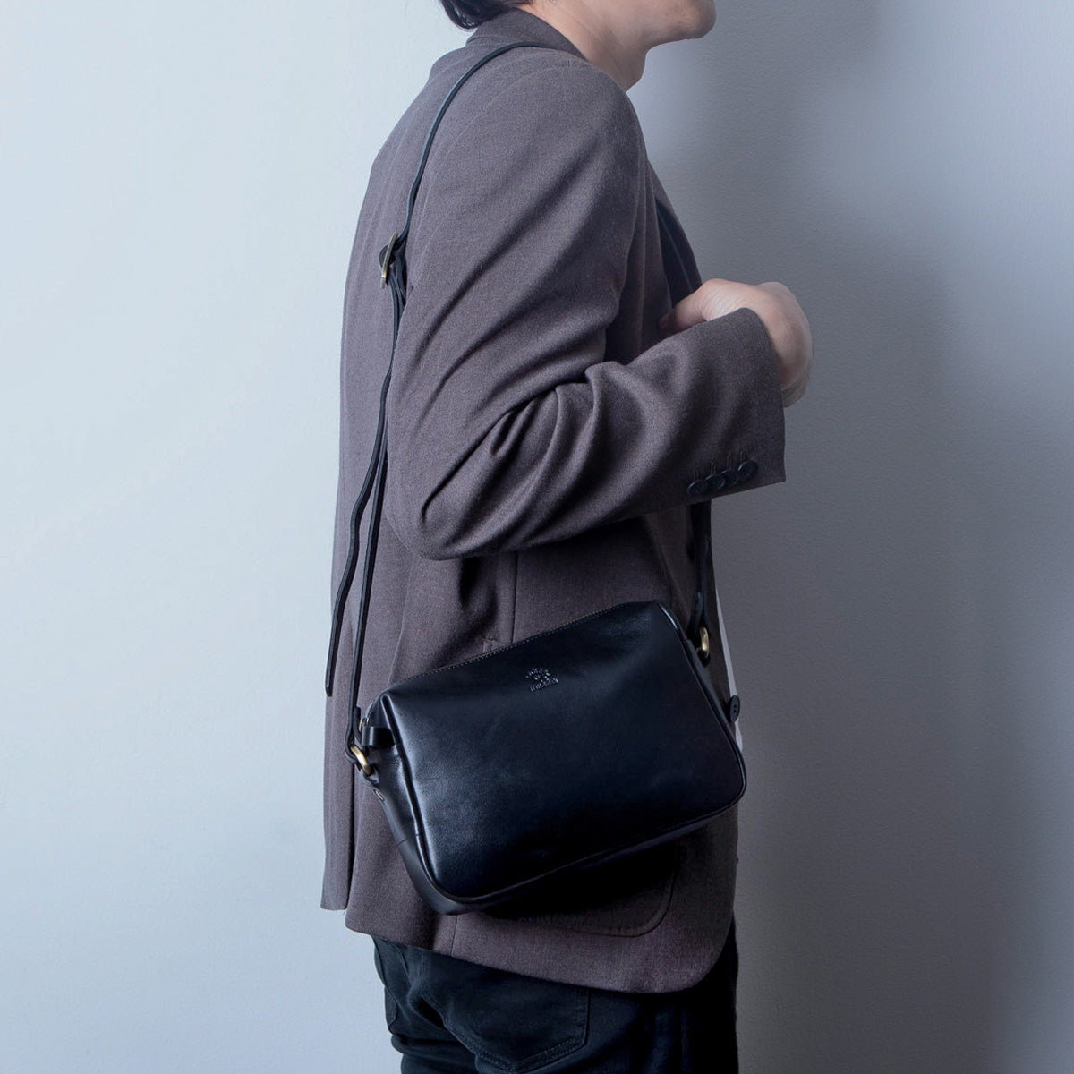 Virano ショルダーバッグ Lサイズ 斜めがけ Volta