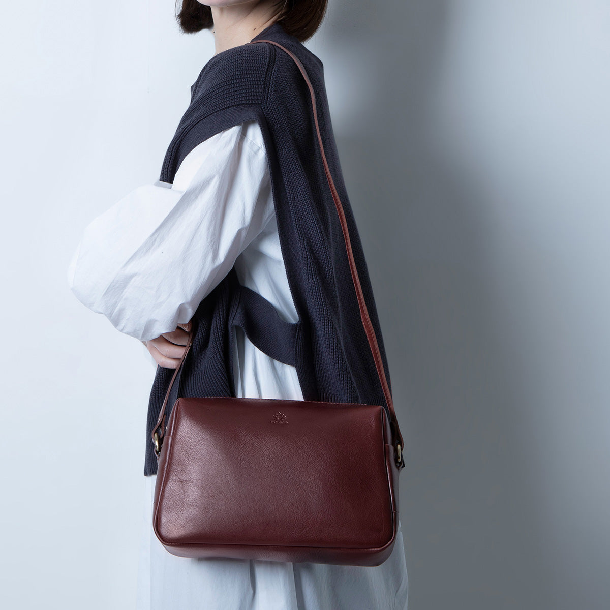 Virano ショルダーバッグ Lサイズ 斜めがけ Volta