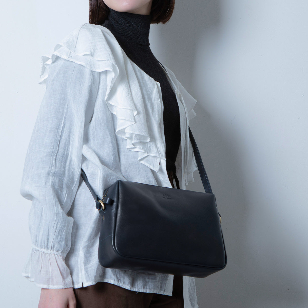 Virano ショルダーバッグ Lサイズ 斜めがけ Volta