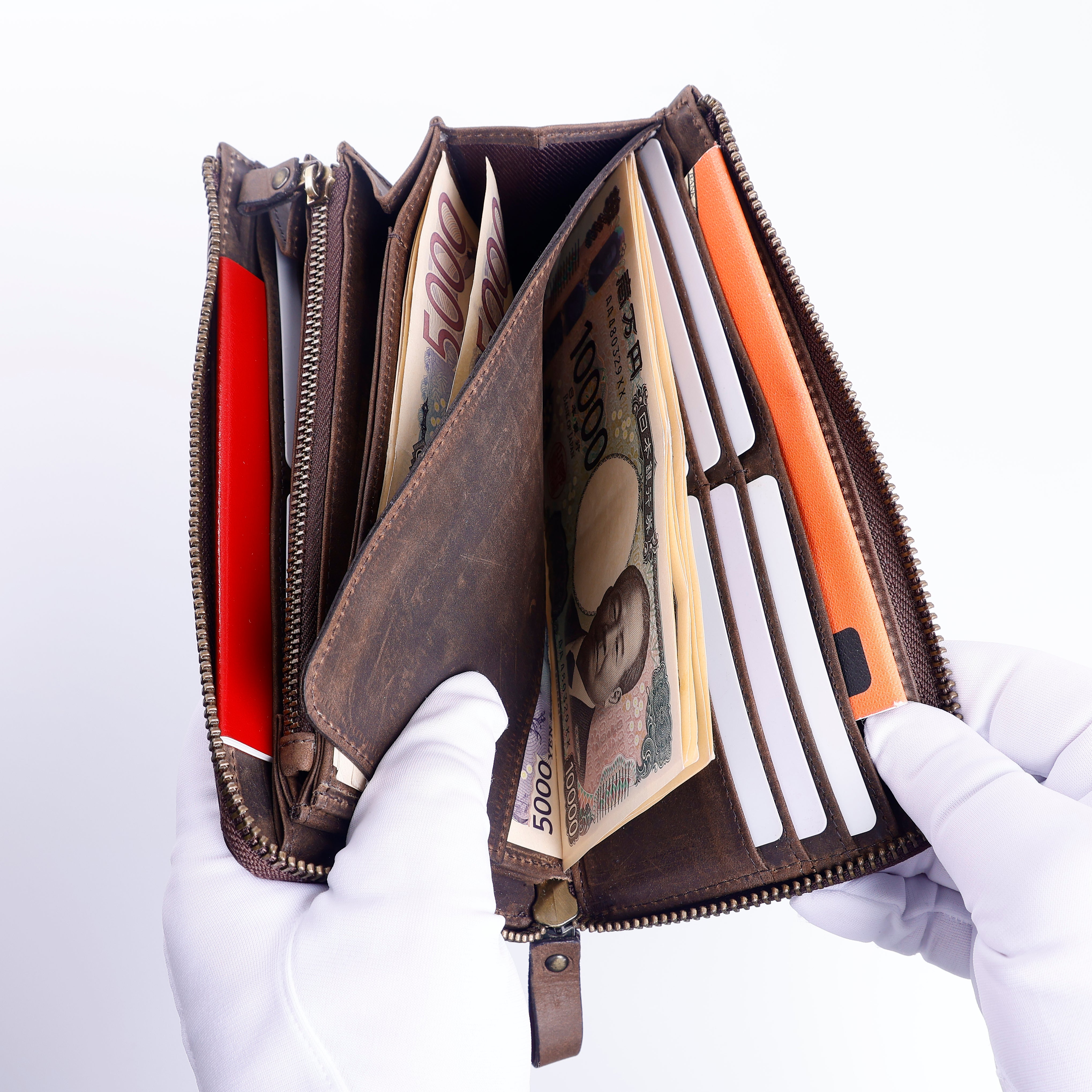 自分の部屋と同じように、空間をデザインした本格革財布 Hallelujah