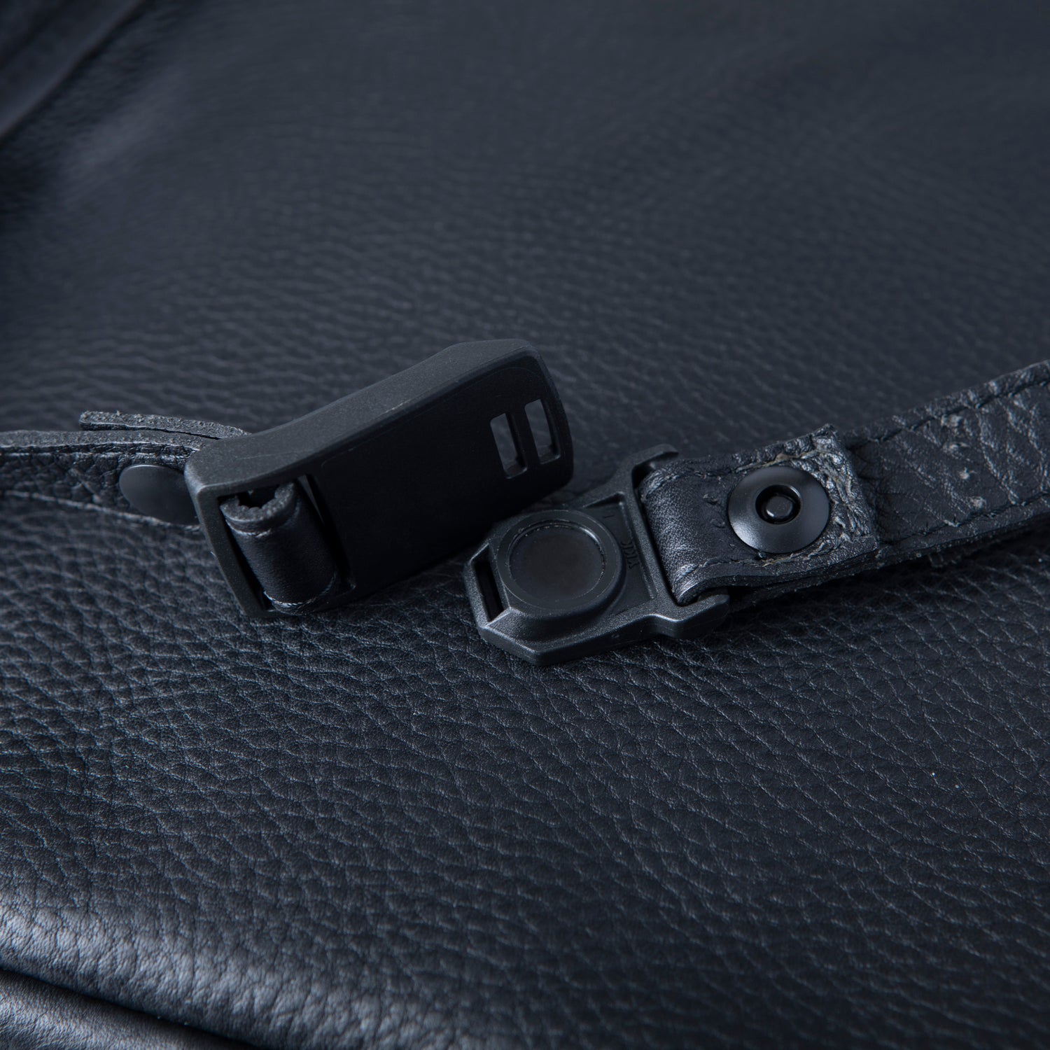 YUTAKURA BP+ リュック エンボスレザー Emmel